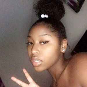 Meet your Posher, Anaya